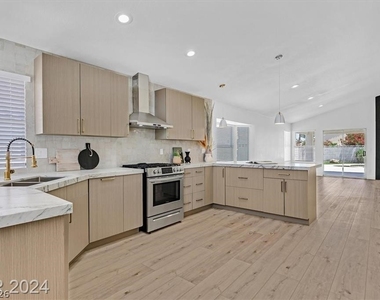 8 Barton Spring Circle - Photo Thumbnail 7