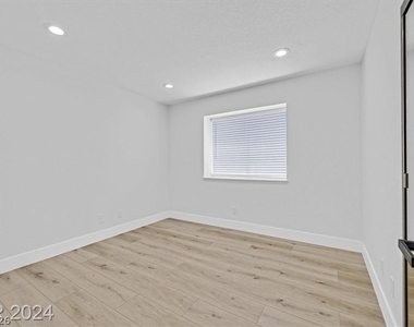 8 Barton Spring Circle - Photo Thumbnail 21