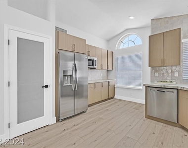 8 Barton Spring Circle - Photo Thumbnail 6