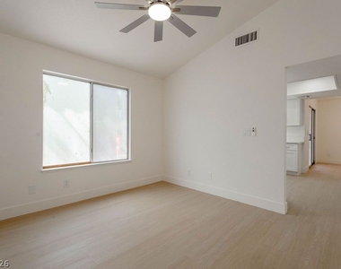 2118 Fountain Springs Drive - Photo Thumbnail 8