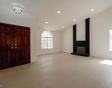 2118 Fountain Springs Drive - Photo Thumbnail 5