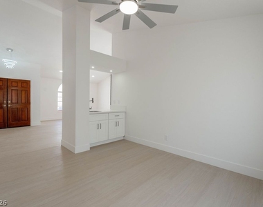 2118 Fountain Springs Drive - Photo Thumbnail 10