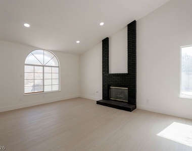 2118 Fountain Springs Drive - Photo Thumbnail 3