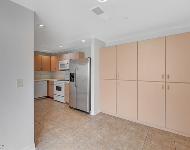 230 E Flamingo Road - Photo Thumbnail 14