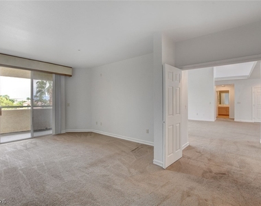 230 E Flamingo Road - Photo Thumbnail 16