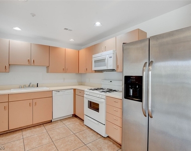 230 E Flamingo Road - Photo Thumbnail 12