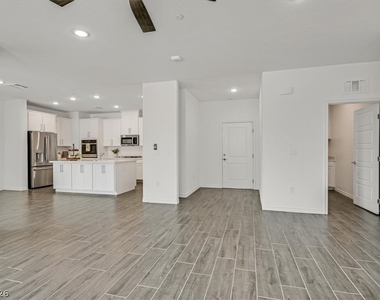 2555 Hampton Road - Photo Thumbnail 3