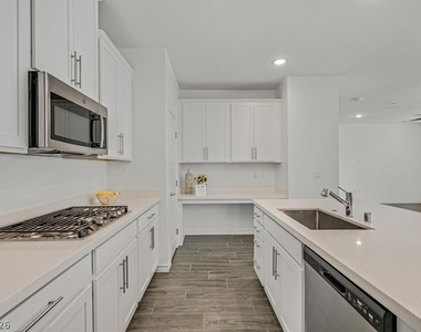 2555 Hampton Road - Photo Thumbnail 7
