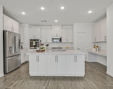 2555 Hampton Road - Photo Thumbnail 6