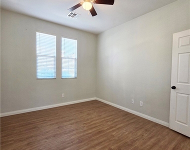 9733 Sienna Valley Ave Avenue - Photo Thumbnail 27