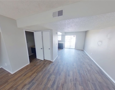 2200 Comet Avenue - Photo Thumbnail 2