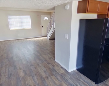2200 Comet Avenue - Photo Thumbnail 4