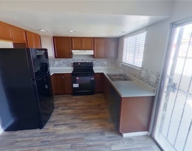 2200 Comet Avenue - Photo Thumbnail 3