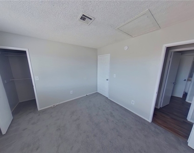2200 Comet Avenue - Photo Thumbnail 5