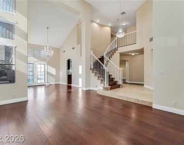 7 Crown Valley Drive - Photo Thumbnail 3