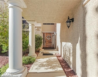 7 Crown Valley Drive - Photo Thumbnail 2