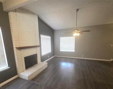 3988 Topawa Drive - Photo Thumbnail 4
