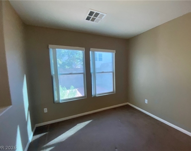 136 Temple Wood Court - Photo Thumbnail 7