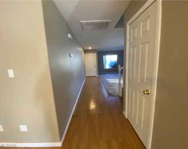 136 Temple Wood Court - Photo Thumbnail 3