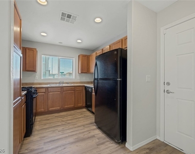5244 Tipper Avenue - Photo Thumbnail 13