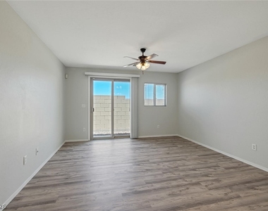 5244 Tipper Avenue - Photo Thumbnail 8