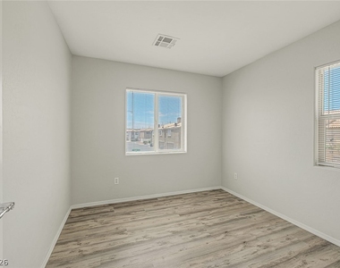 5244 Tipper Avenue - Photo Thumbnail 33