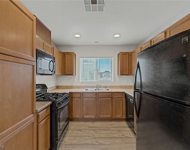 5244 Tipper Avenue - Photo Thumbnail 12