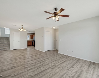 5244 Tipper Avenue - Photo Thumbnail 6