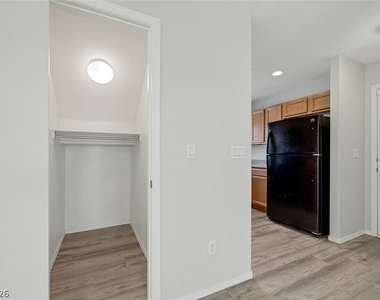 5244 Tipper Avenue - Photo Thumbnail 9