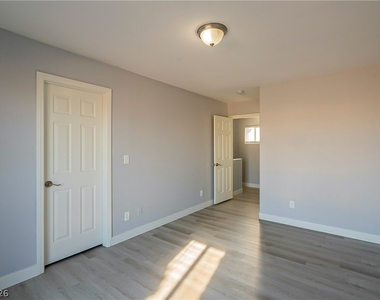 4052 Emerald Wood Street - Photo Thumbnail 14
