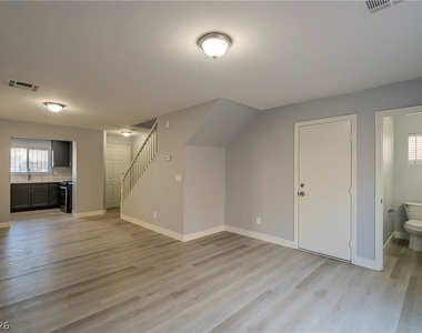 4052 Emerald Wood Street - Photo Thumbnail 6