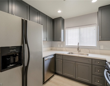 4052 Emerald Wood Street - Photo Thumbnail 8