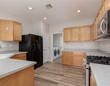 6255 W Arby Avenue - Photo Thumbnail 9