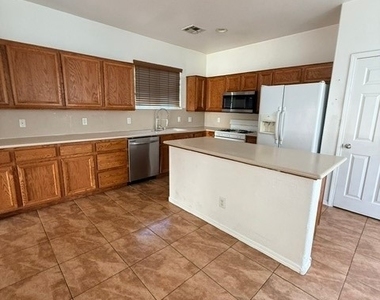 4440 Laguna Garden Avenue - Photo Thumbnail 3
