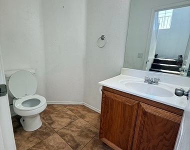 4440 Laguna Garden Avenue - Photo Thumbnail 4