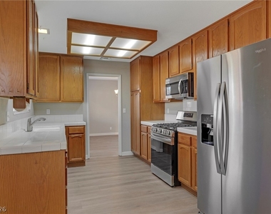 3158 Laurel Avenue - Photo Thumbnail 9