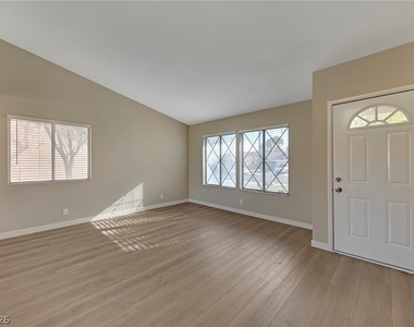 3158 Laurel Avenue - Photo Thumbnail 2