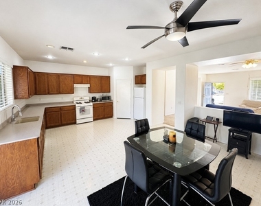 1935 Valley Center Drive - Photo Thumbnail 6