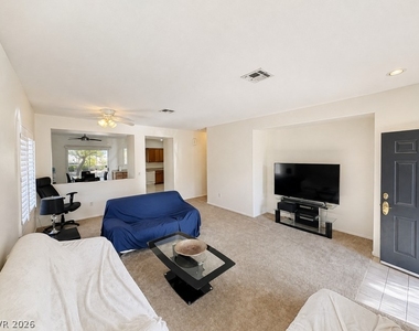 1935 Valley Center Drive - Photo Thumbnail 4
