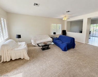 1935 Valley Center Drive - Photo Thumbnail 7