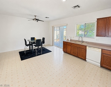 1935 Valley Center Drive - Photo Thumbnail 5