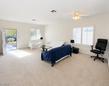 1935 Valley Center Drive - Photo Thumbnail 8