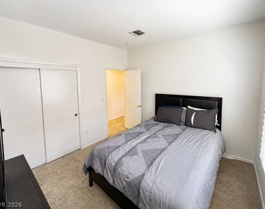 1935 Valley Center Drive - Photo Thumbnail 15