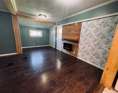 406 Main Street - Photo Thumbnail 2