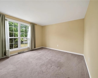 7554 Sugarwood Lane - Photo Thumbnail 12