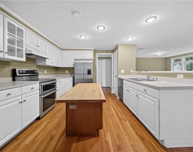 7554 Sugarwood Lane - Photo Thumbnail 8