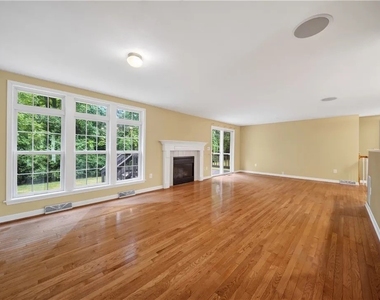7554 Sugarwood Lane - Photo Thumbnail 5