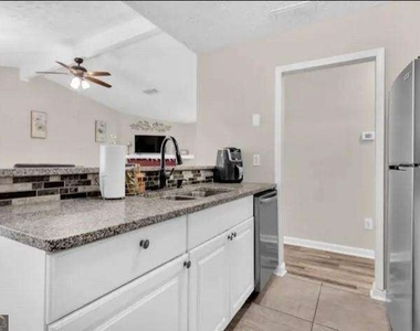 422 Plainville Drive Sw - Photo Thumbnail 4