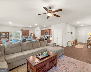 200 Oliver Drive - Photo Thumbnail 5