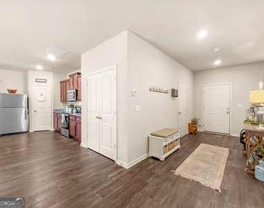 200 Oliver Drive - Photo Thumbnail 2